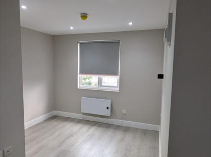 Studio Flat, Queens Walk, HA4