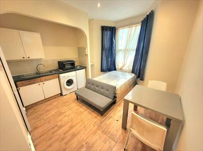 Studio Flat, Kyverdale Road, N16