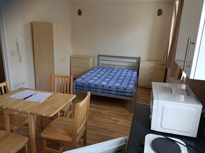 Studio Flat, Station Road, HA1