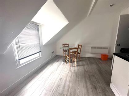1 Bed Flat, Whitley Street, RG2