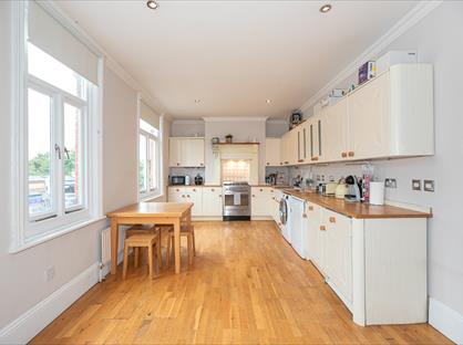 2 Bed Flat, Pepys Road, SW20