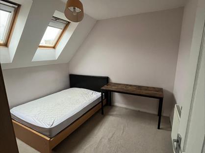 Room in a Shared House, Rosehip Road, CB4