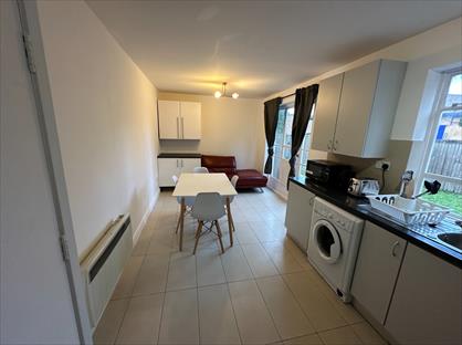 3 Bed Flat, High Road, NW10