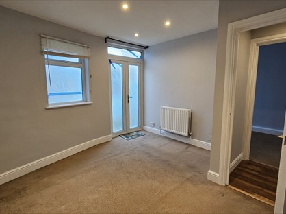2 Bed Flat, Butterhill, SM6