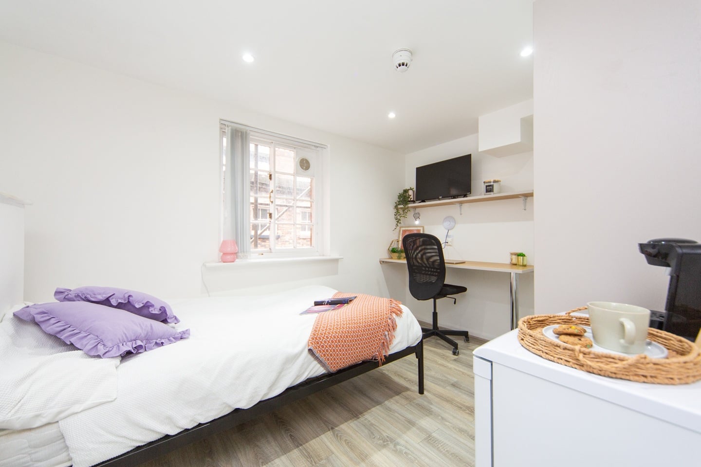 Studio Flat, Parr Street, L1