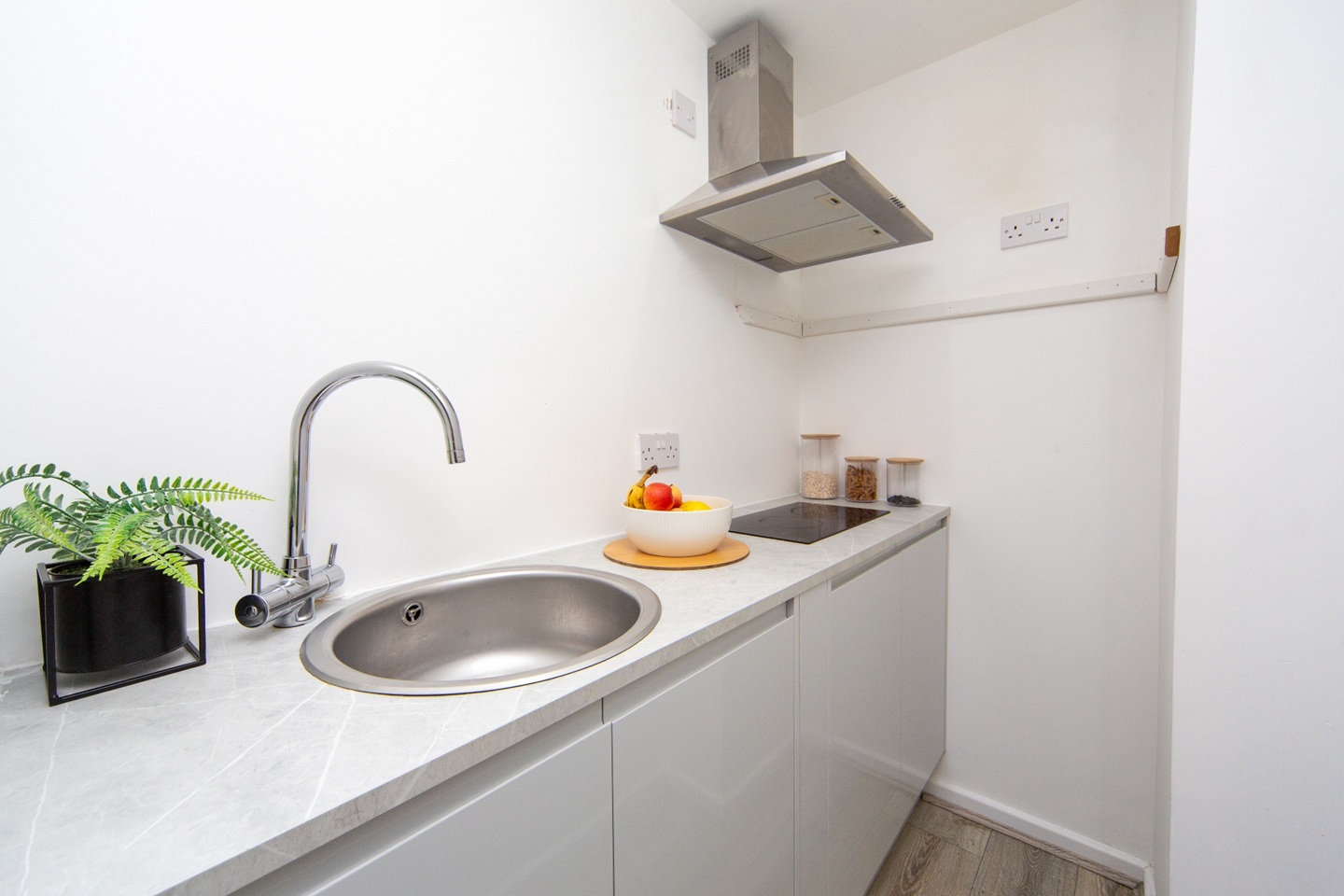 Studio Flat, Parr Street, L1 photo 2