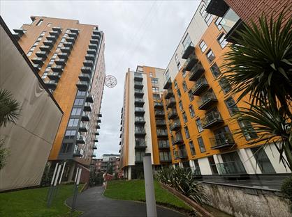Studio Flat, Goulden Street, M4