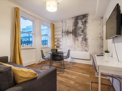 Studio Flat, Oxford Street, W1D