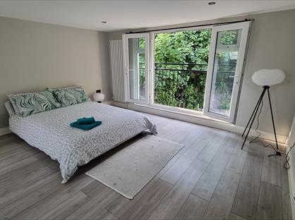 4 Bed Terraced House, Cranford Close, SW20