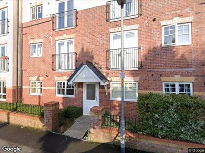 2 Bed Flat, Sandycroft Avenue, M22