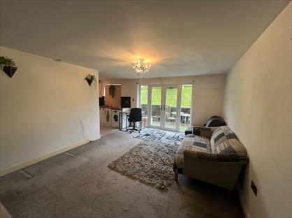 2 Bed Flat, Heywood Court, M24