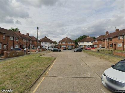 5 Bed Semi-Detached House, Bryony Close, UB8
