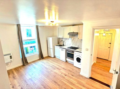 2 Bed Flat, Nelson St, GU11