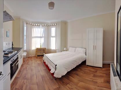 Studio Flat, Heron Court Road, BH3