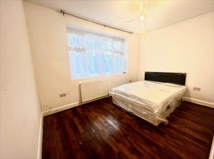 2 Bed Flat, Chalford Court, IG2