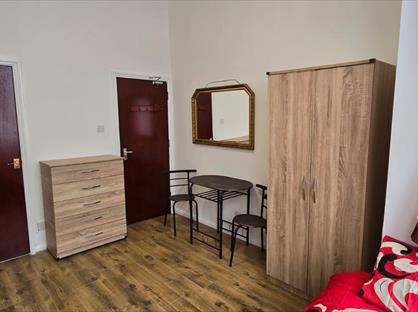 Studio Flat, Belmont Road, N15