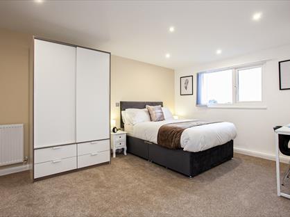 Room in a Shared Flat, Shaw Heath, SK2