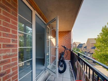 2 Bed Flat, Brewley Street, SW19