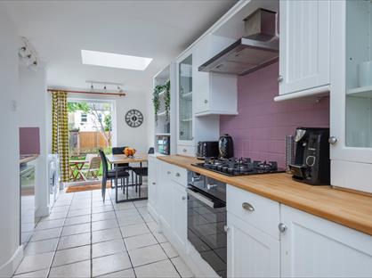 3 Bed Terraced House, Chestnut Road, SW20