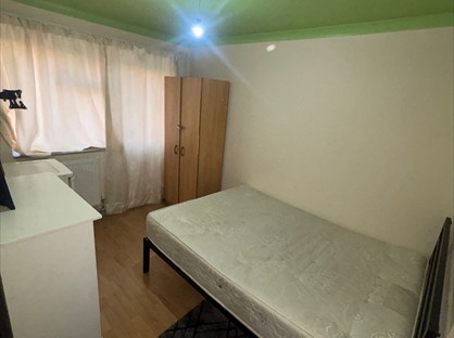 Room in a Shared Flat, St Hugh's Rd, SE20