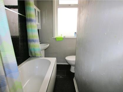 2 Bed Terraced House, Moorgate Street, BB2