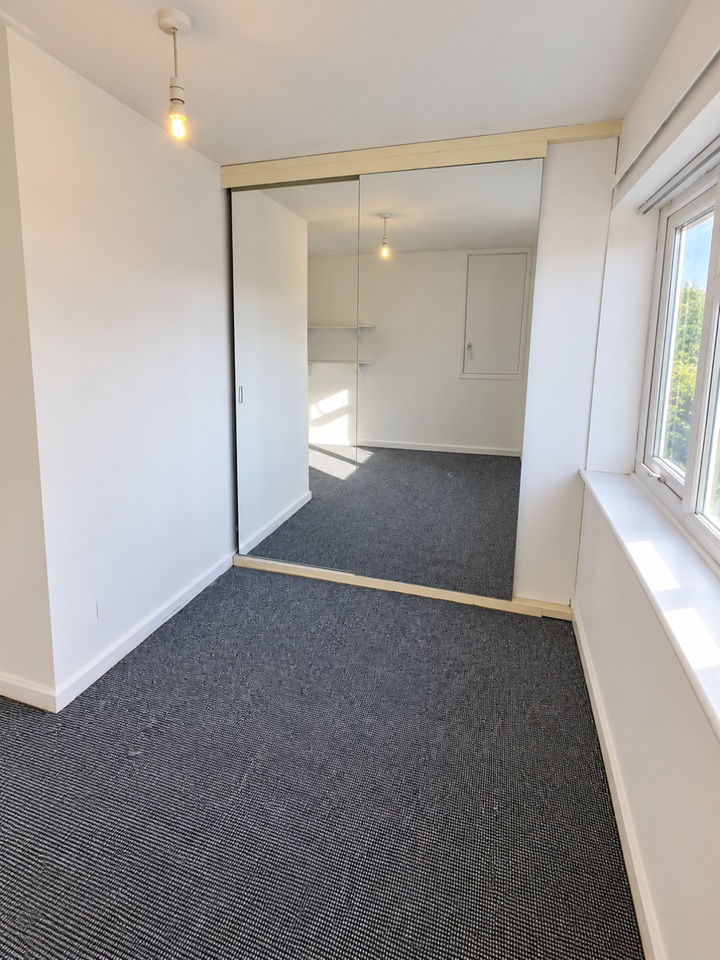 1 Bed Flat, Carden Close, L4 photo 4