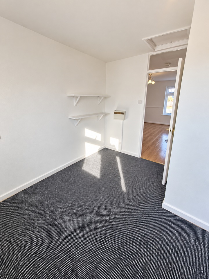 1 Bed Flat, Carden Close, L4 photo 5