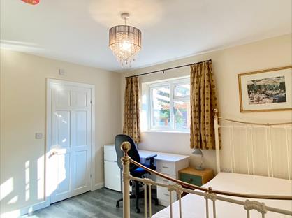 5 Bed Semi-Detached House, Mayfield Road, SO17