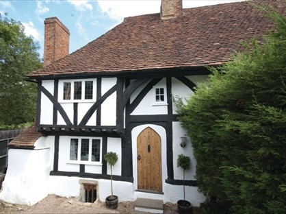 3 Bed Semi-Detached House, Farm Cottage, ME15