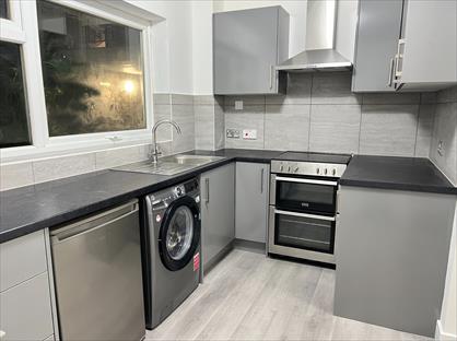 2 Bed Flat, Baron Court, RG30