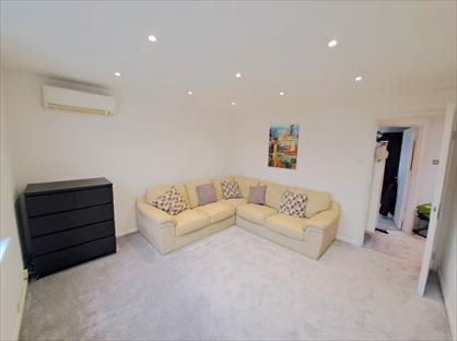 1 Bed Flat, Greyhound Road, W6