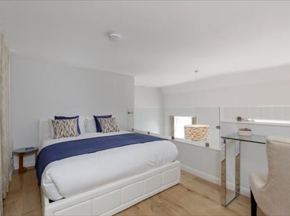 1 Bed Flat, Mcdonald Road, EH7