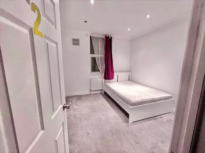 Room in a Shared House, Rosebank Road, E17