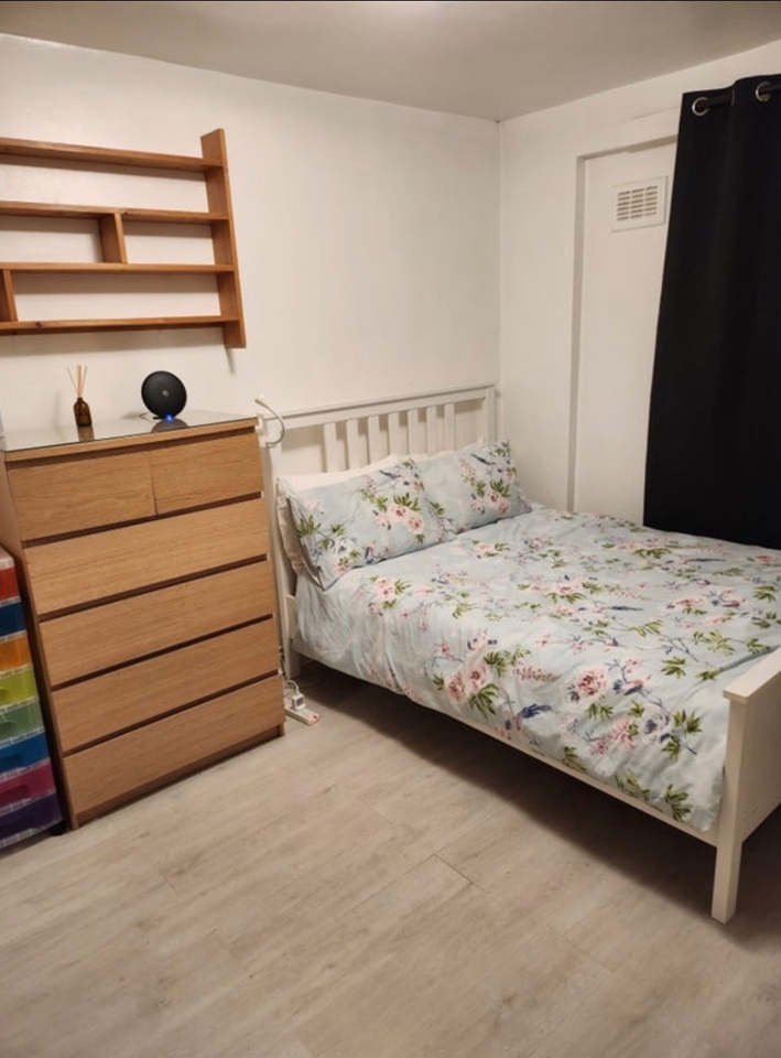 3 Bed Flat, Laker Court, SW4, N1 7GU