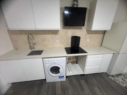 3 Bed Flat, King Street, UB2