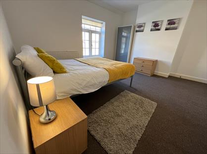 Room in a Shared House, Canal Road, S80