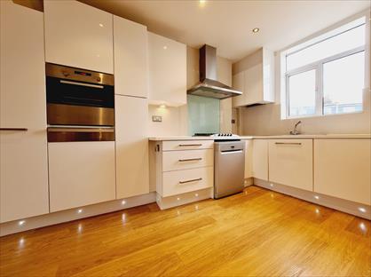 2 Bed Flat, Dawes Road, SW6