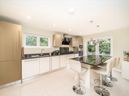 5 Bed Detached House, Highgrove Close, BR7