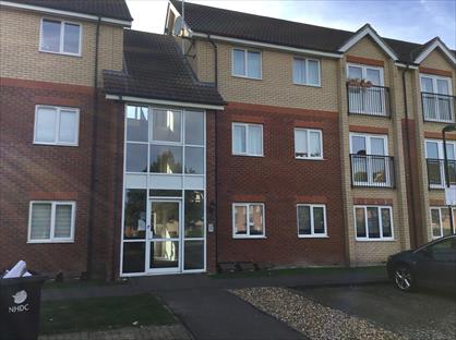 2 Bed Flat, Braeburn Walk, SG8