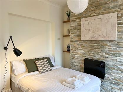 Room in a Shared House, Littleton Road, M7