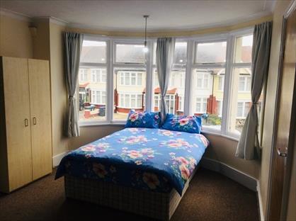 Studio Flat, Grenoble Gardens, N13