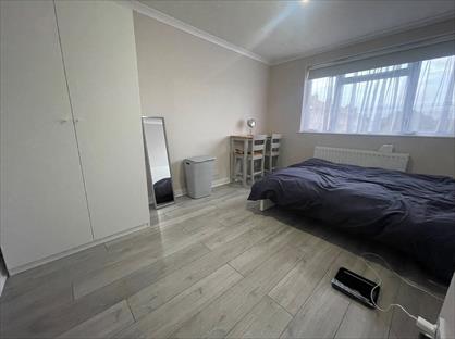 Room in a Shared Flat, Down Way, UB5