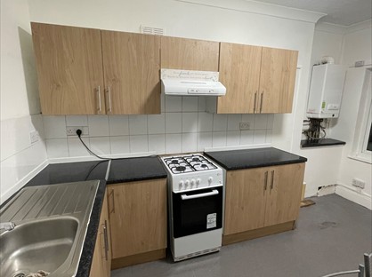 3 Bed Flat, Cwmamman Road, SA18