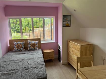 Room in a Shared Flat, Quality Street, RH1