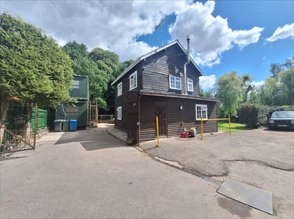 3 Bed Detached House, Bridgnorth Road, WV5