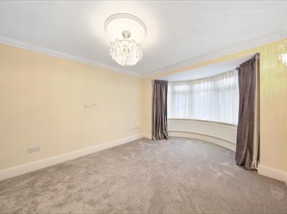 3 Bed Flat, Hollycroft Avenue, HA9