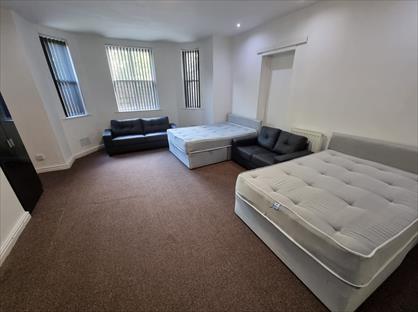 Studio Flat, Upper Parliament Street, L8