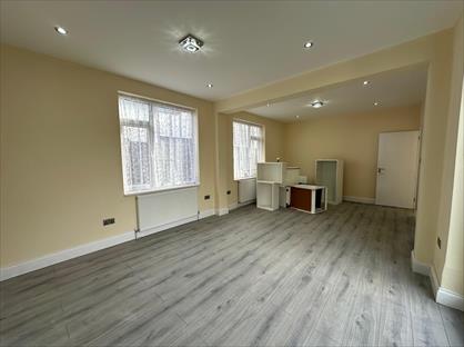 3 Bed Bungalow, The Vale, TW5