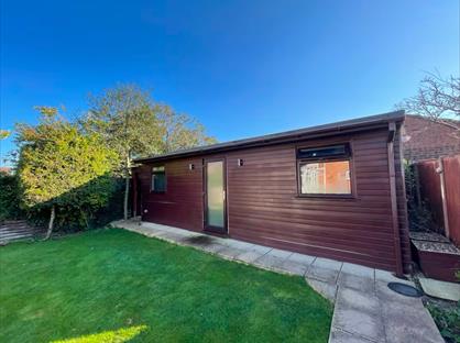 Studio Flat, Caledonia Road, TW19