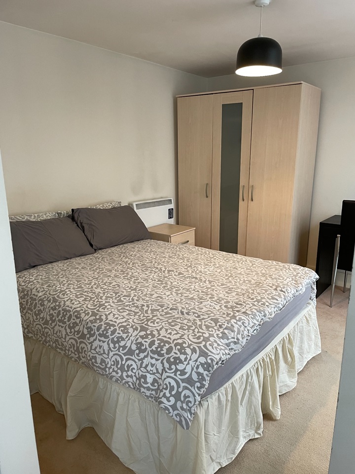 Studio Flat, Temple Lane, L2 photo 4